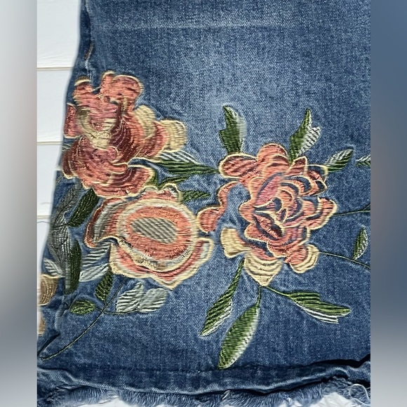 Super Cute Floral Embroidery Tamnoon Denim Skirt size 34 (us 2) Youth - Picture 7 of 15